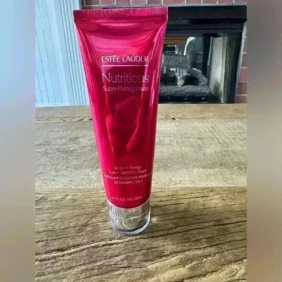 Estée Lauder Nutritious Super-Pomegranate Radiant Energy 2-in-1 Cleansing Foam - Picture 2 of 5